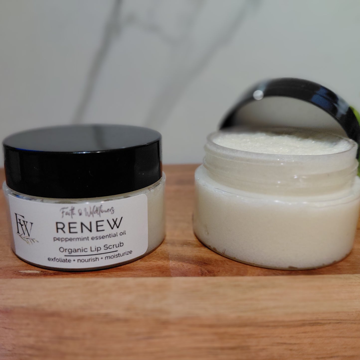 Renew Lip Scrub